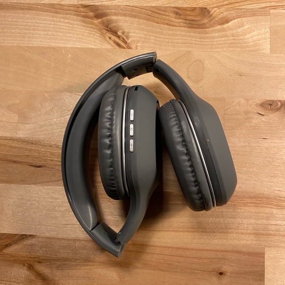 Sharper Image SBT 669 Bluetooth Headphones (Grey) - Picture 3 of 6